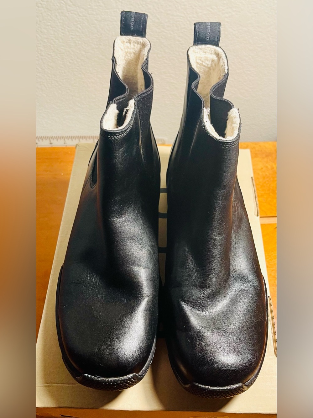 GoLite Winter Lite Waterproof Chelsea Boots Black Leather Shearling Lined 10